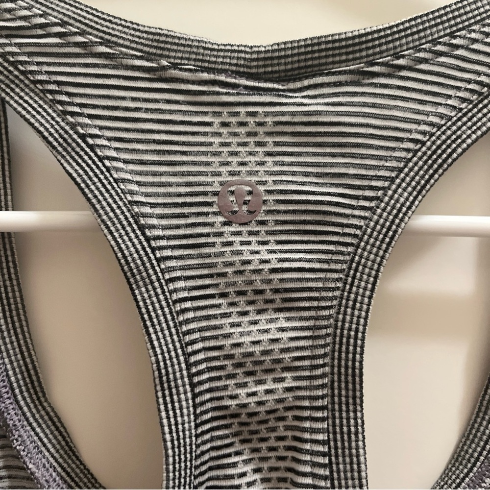 Lululemon Women's 6 Swiftly Racerback Tank Top Black White Striped Athletic Run - Picture 4 of 5